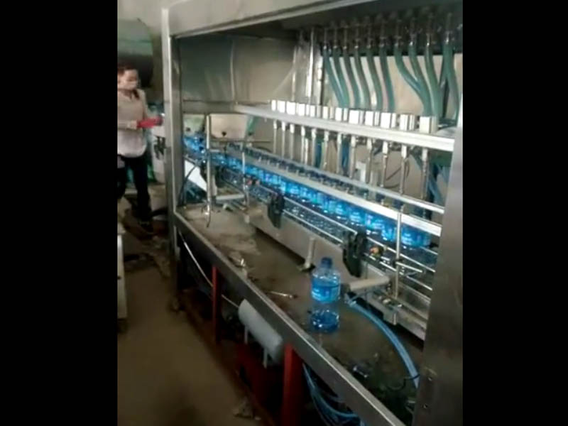 玻璃水灌装机 玻璃水灌装机